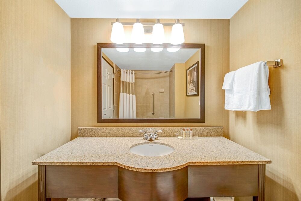 Comfort & East - Mckinney Hotel Frisco